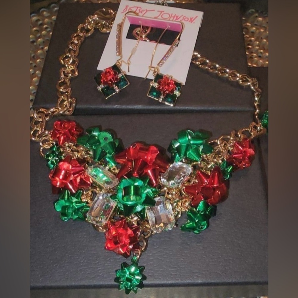 BETSEY JOHNSON SET Christmas Holiday Bows Necklace & Matching Earrings NEW NWT - Picture 2 of 11